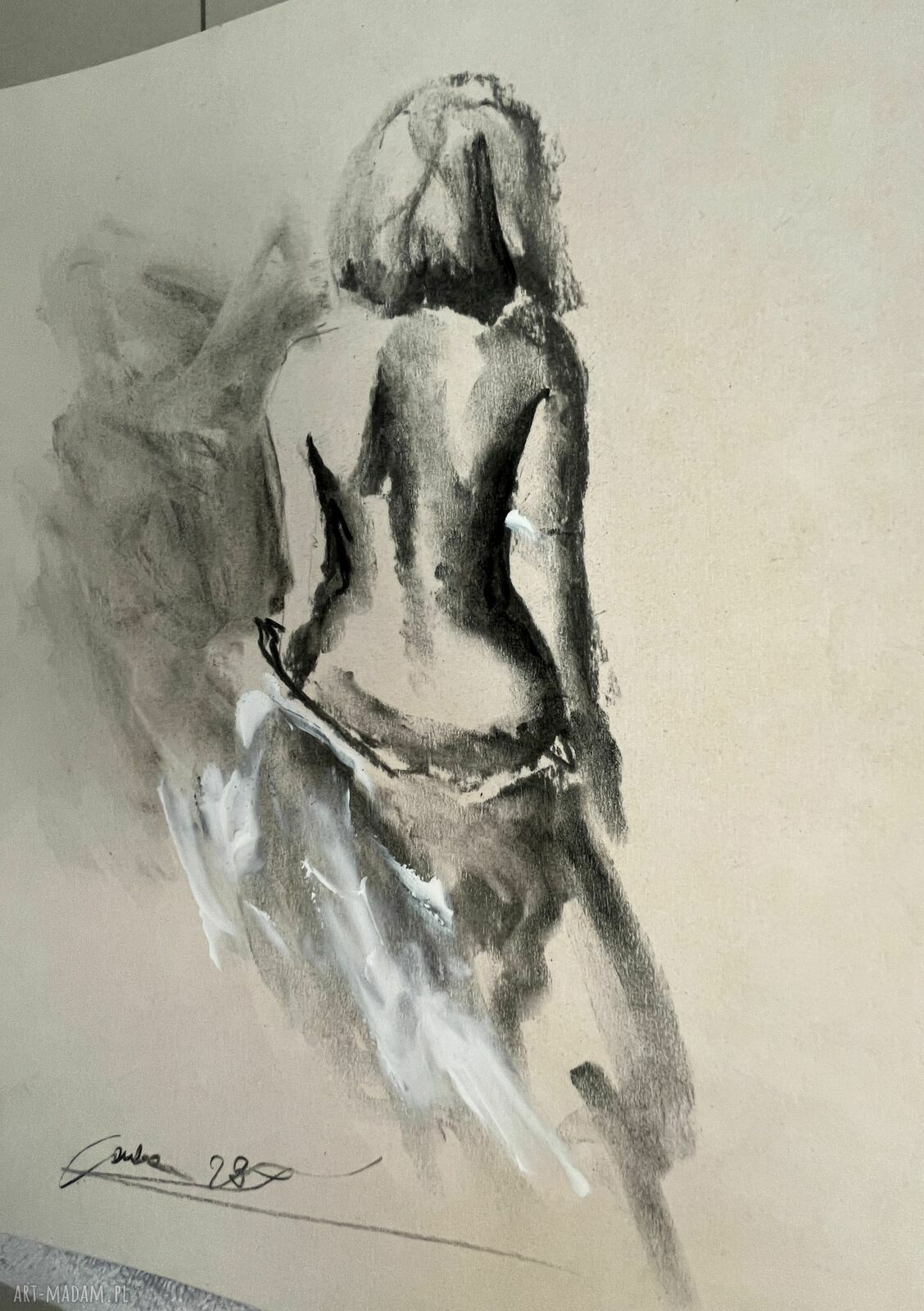 Szkic kobiety z bielą - autorska grafika 30x42 cm