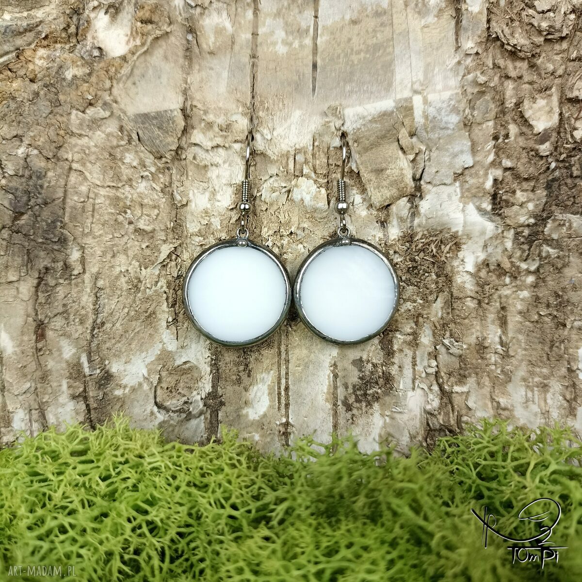 Szklane kolczyki kółka (białe) w technice Tiffany'ego