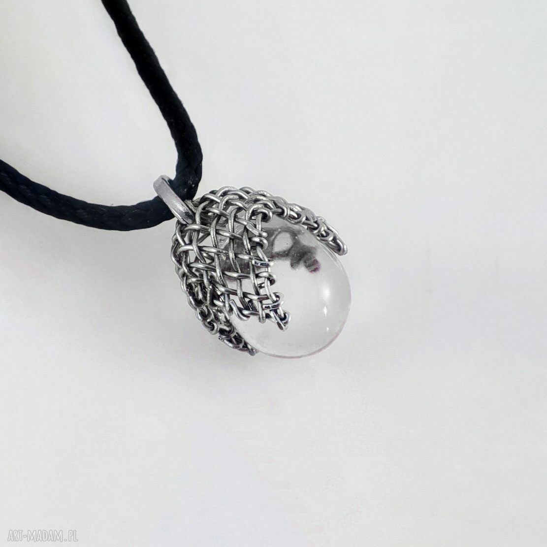 Boho wisior XS ze szklanej kropli w metalowej siateczce