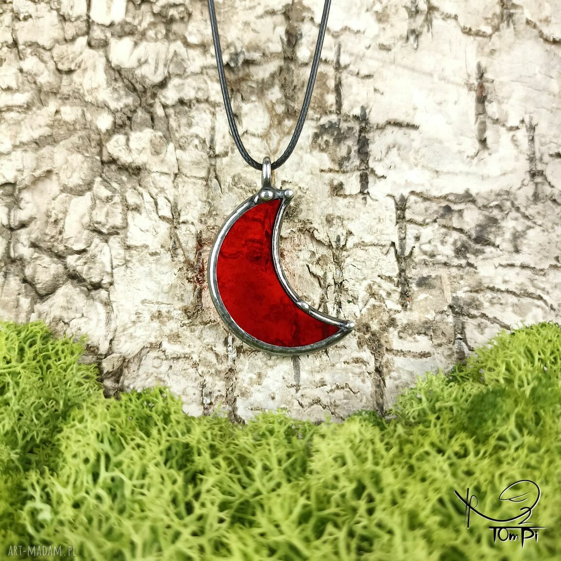 Czerwona zawieszka księżyc w technice Tiffany - szklany wisiorek handmade