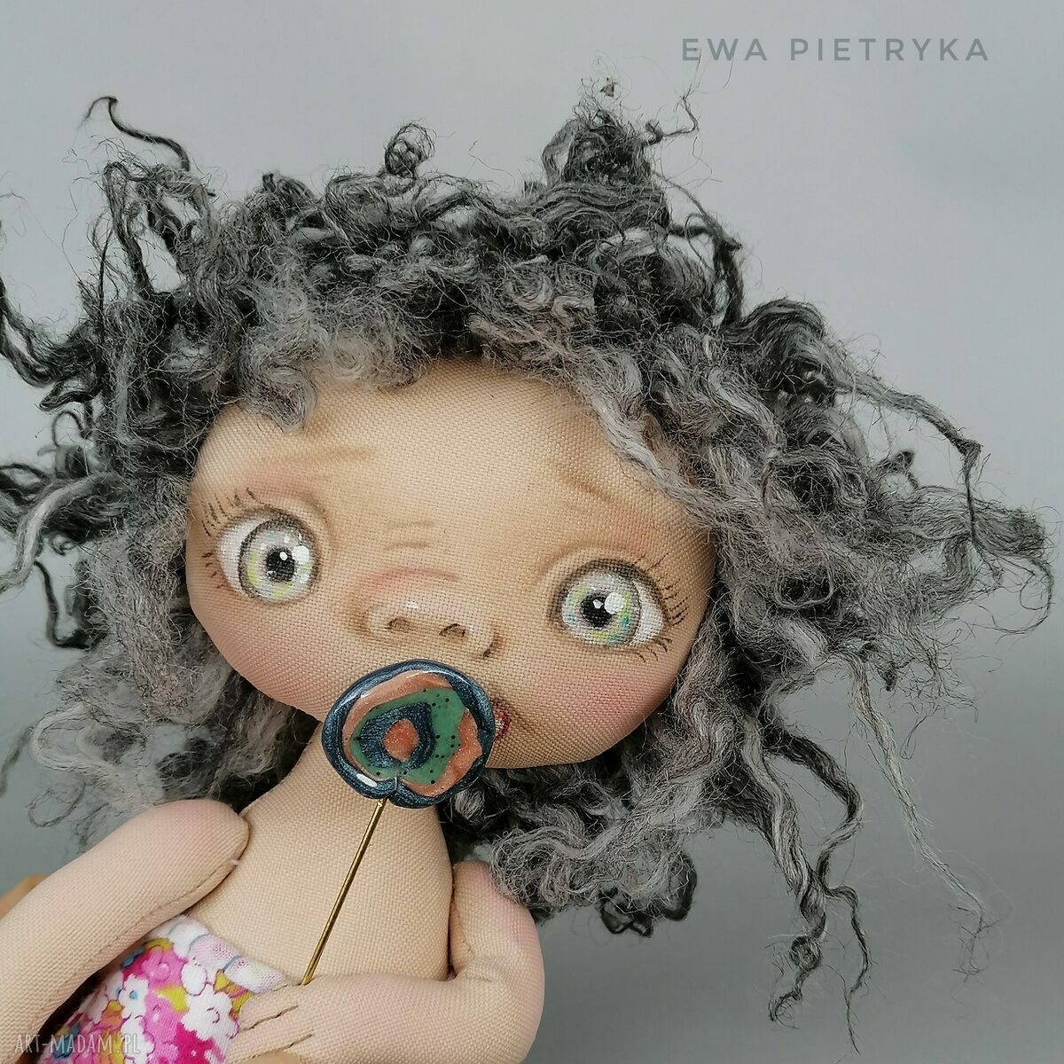 Szkrab - lalka kolekcjonerska Łakomczuszek - figurka tekstylna ręcznie szyta i malowana (ok. 18 cm)