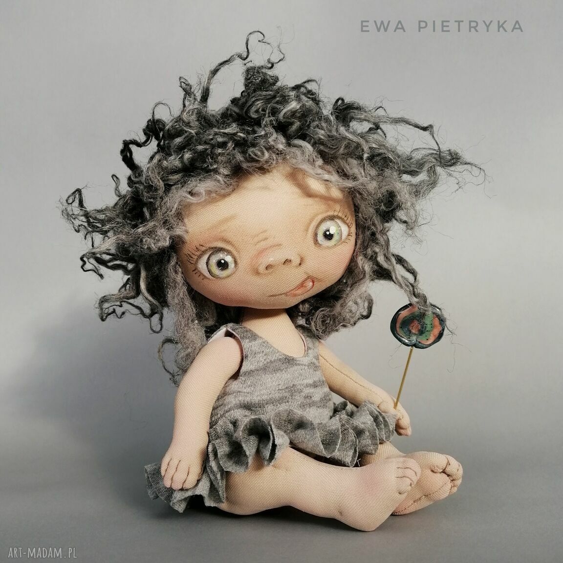 Szkrab - lalka kolekcjonerska Łakomczuszek - figurka tekstylna ręcznie szyta i malowana (ok. 18 cm)