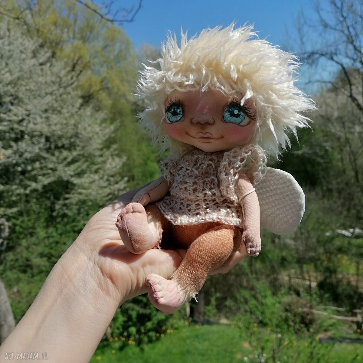 Szkrab skrzydlaty - aniołek kolekcjonerski ręcznie szyty i malowany (ok. 18 cm)