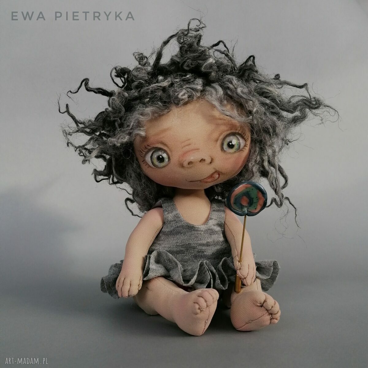 Szkrab - lalka kolekcjonerska Łakomczuszek - figurka tekstylna ręcznie szyta i malowana (ok. 18 cm)