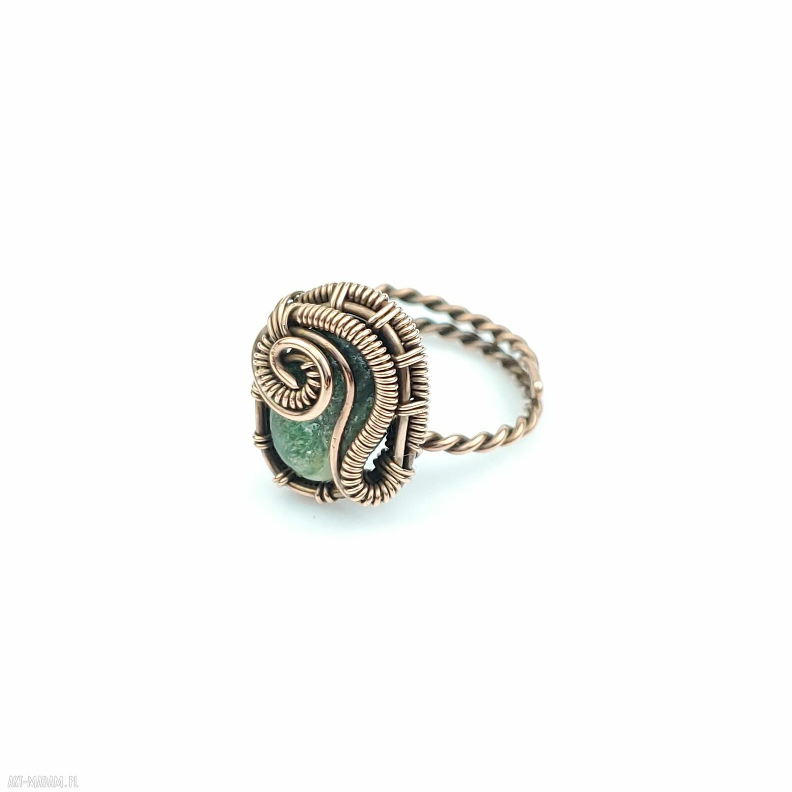 Szmaragdowy pierścionek regulowany z oksydowanej miedzi - rękodzieło wire wrapping