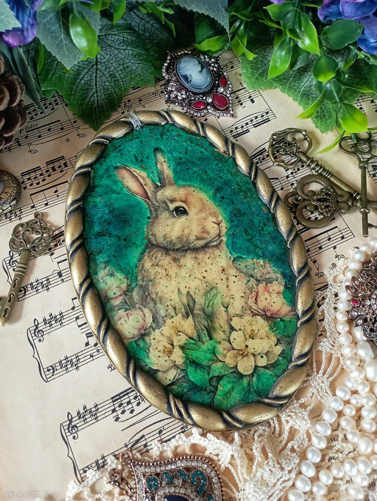 Szmaragdowy medalion z zającem 12x18 cm - vintage shabby chic