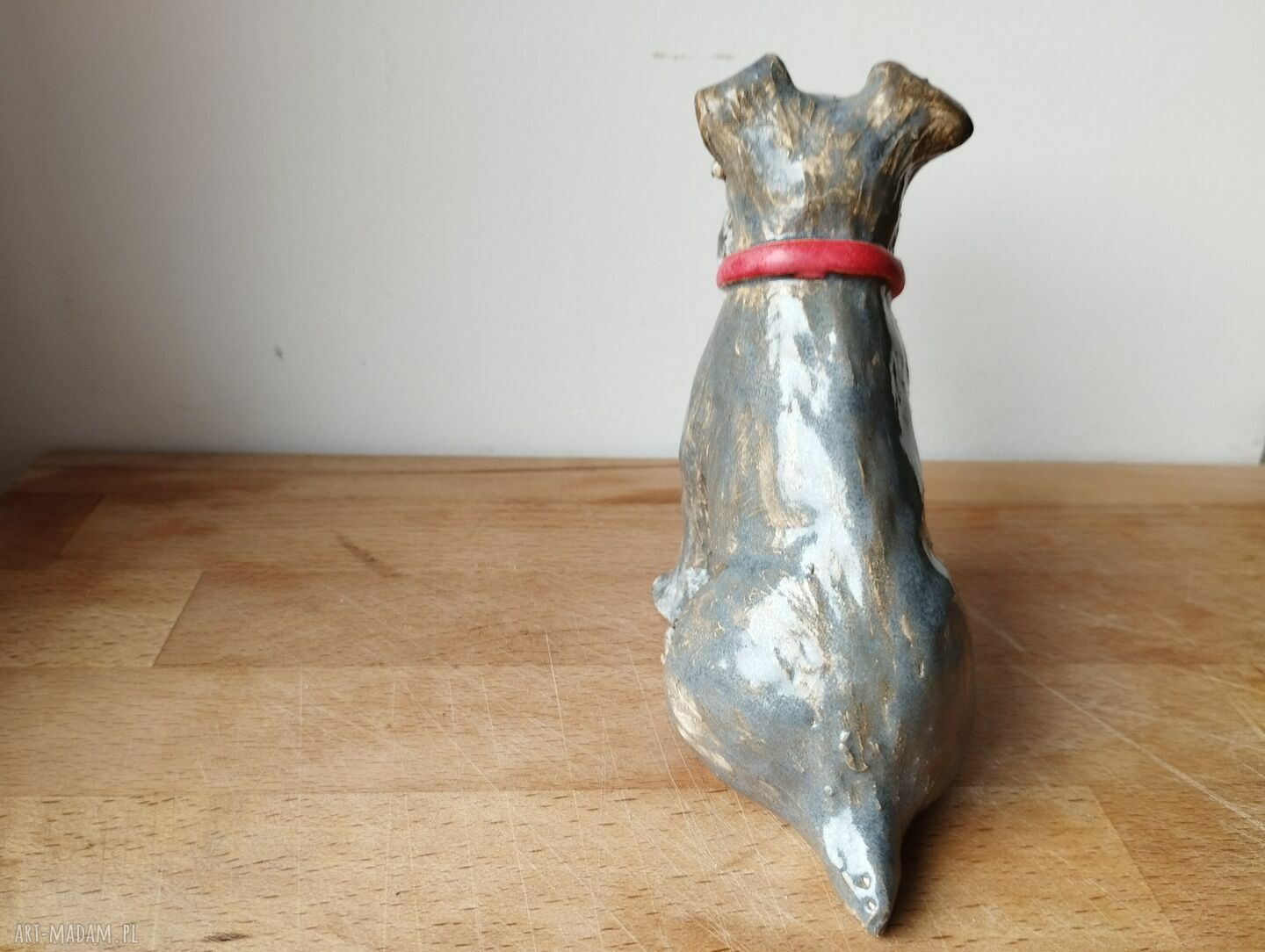 Sznaucerek siedzący z ceramiki handmade - piękny prezent dla miłośniczek sznaucerów