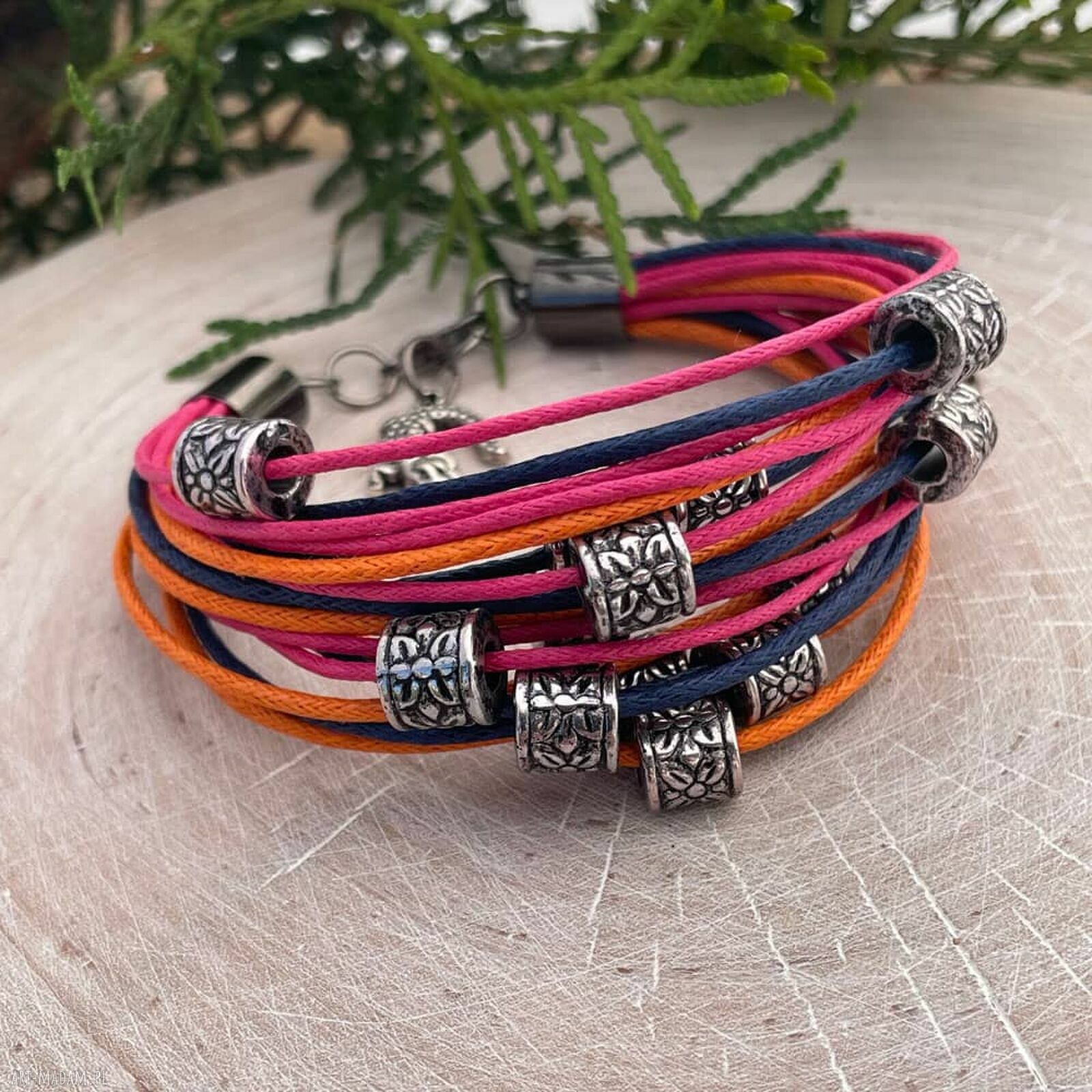 Sznurkowa bransoletka boho w intensywnych kolorach w182
