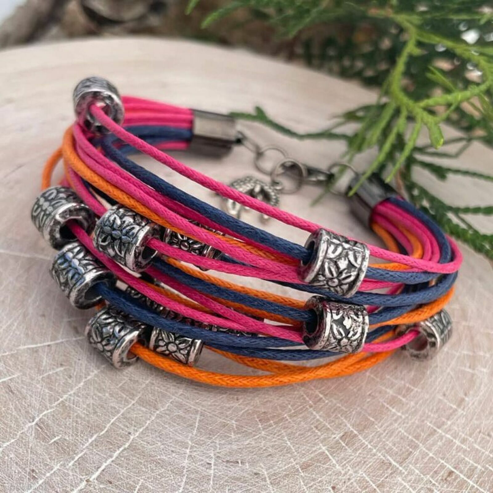 Sznurkowa bransoletka boho w intensywnych kolorach w182