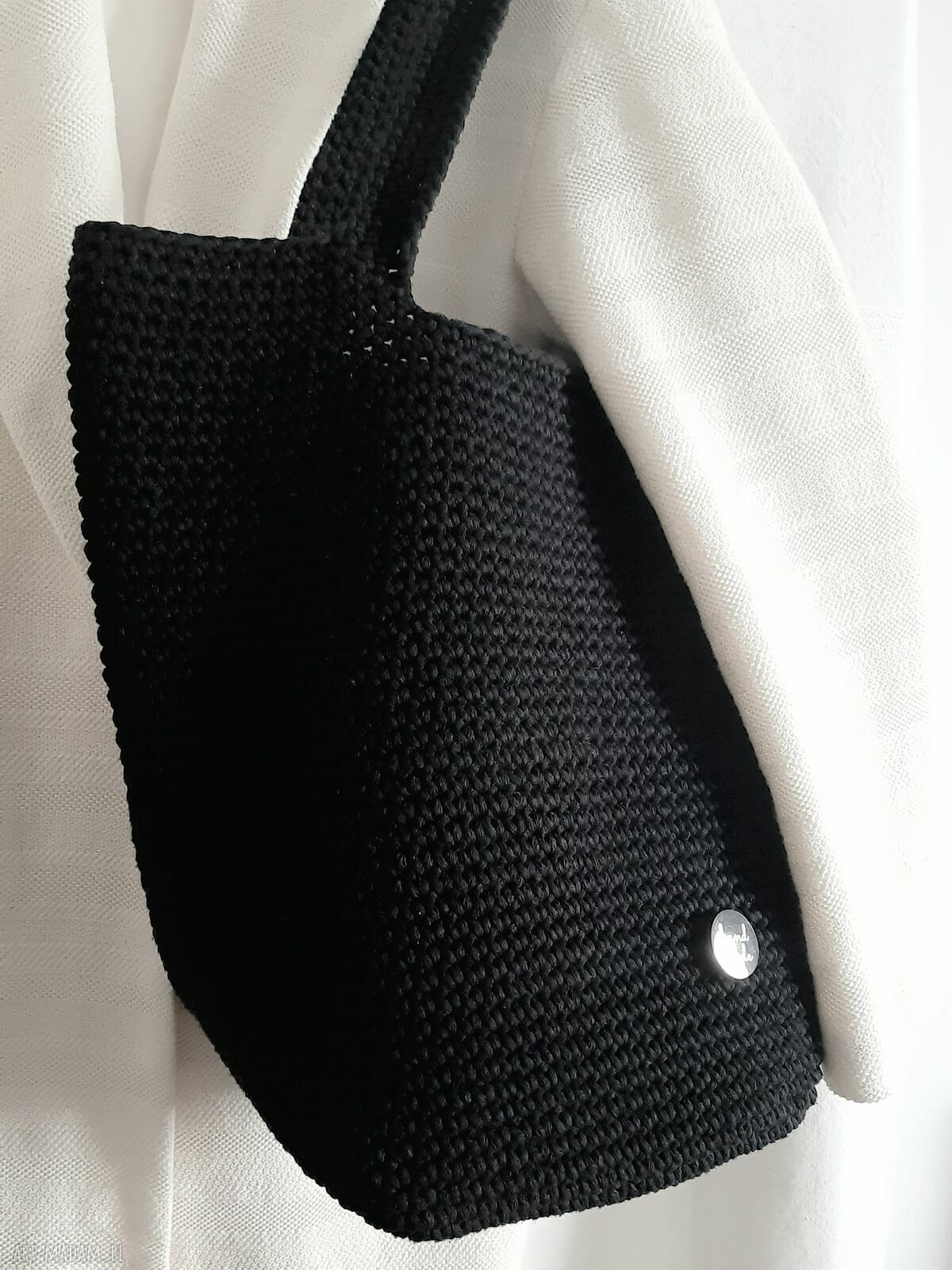 Czarna sznurkowa torba typu shopper - ręcznie szydełkowana na ramię