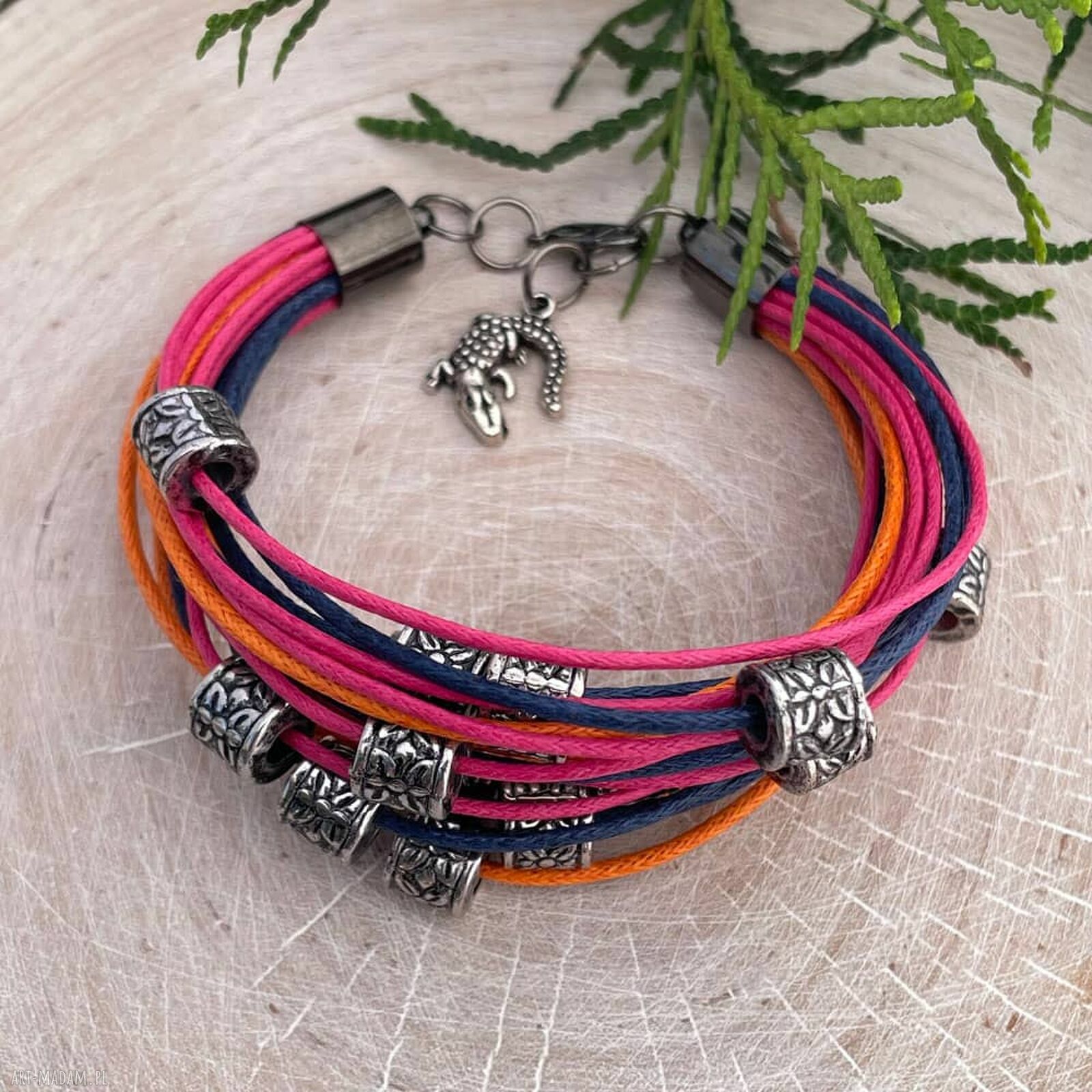 Sznurkowa bransoletka boho w intensywnych kolorach w182