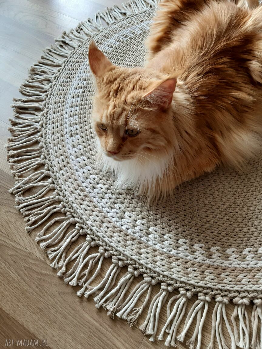 Sznurkowy dywanik boho z frędzlami 95 cm