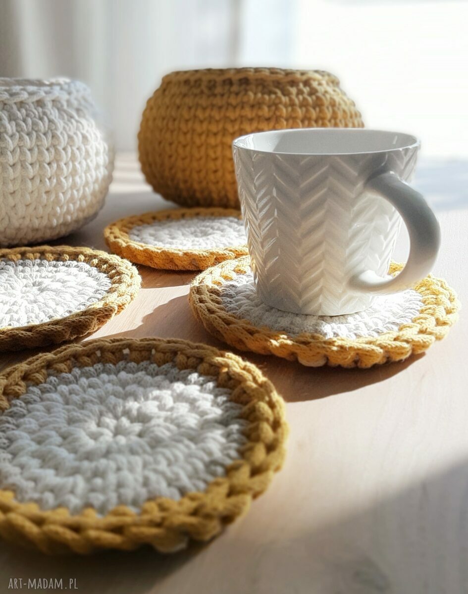 Sznurkowy koszyk na pieczywo i 4 podkładki pod kubek - zestaw handmade