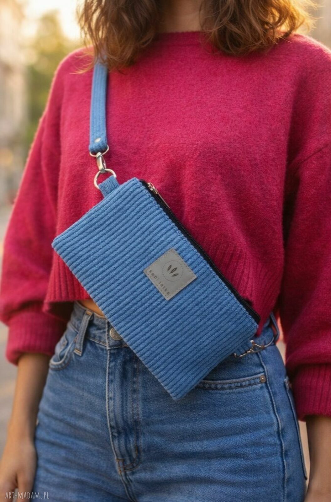 Sztruksowa mini nerka na telefon Niebieska