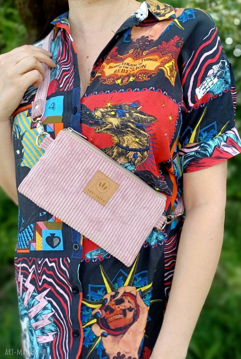 Sztruksowa mini nerka na telefon w kolorze różowym - wygodna crossbody