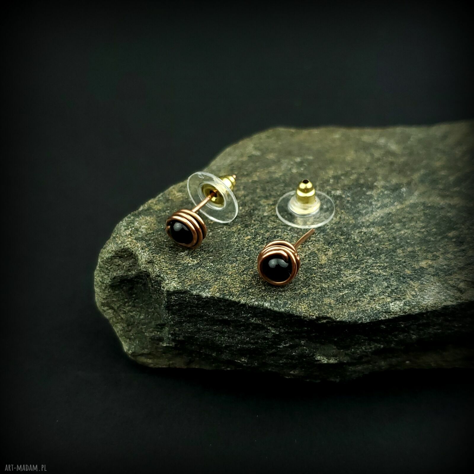 Kolczyki sztyfty z onyksu - miedziane wire wrapping, oksydowane