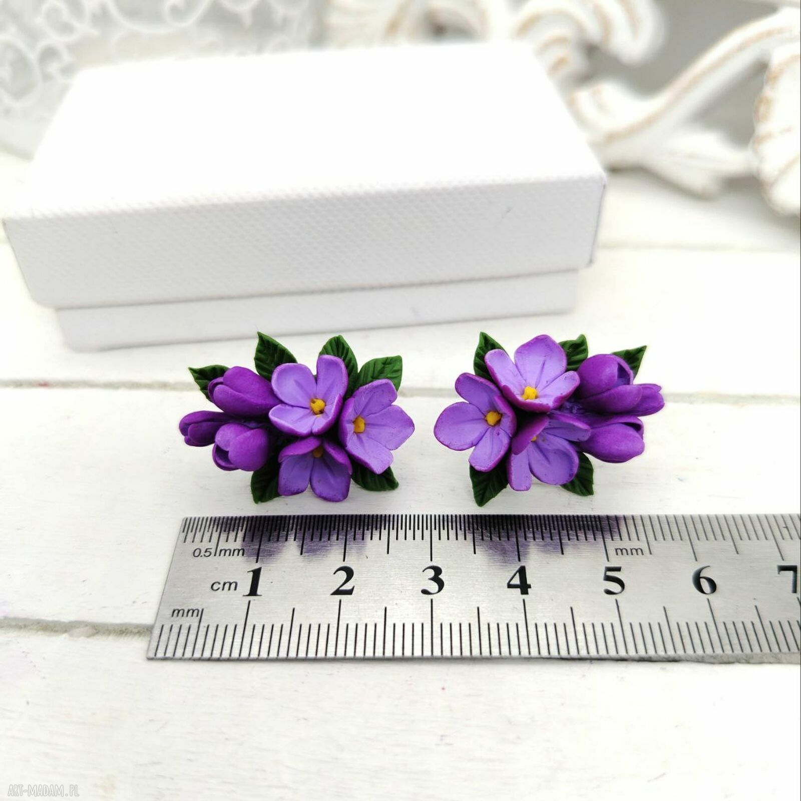 Kolczyki sztyfty z gałązką bzu - miniaturowe handmade