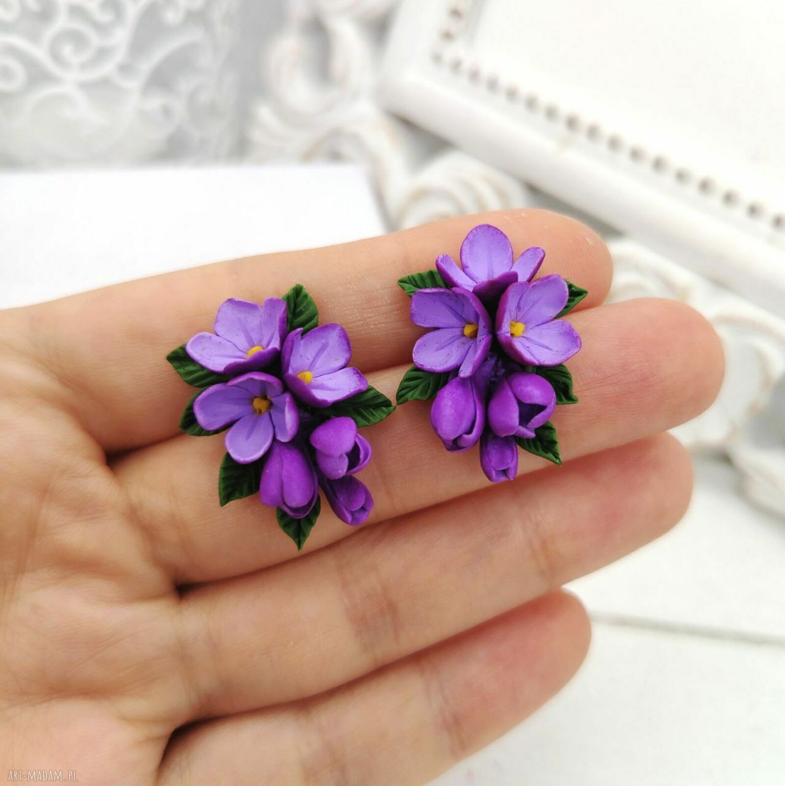 Kolczyki sztyfty z gałązką bzu - miniaturowe handmade