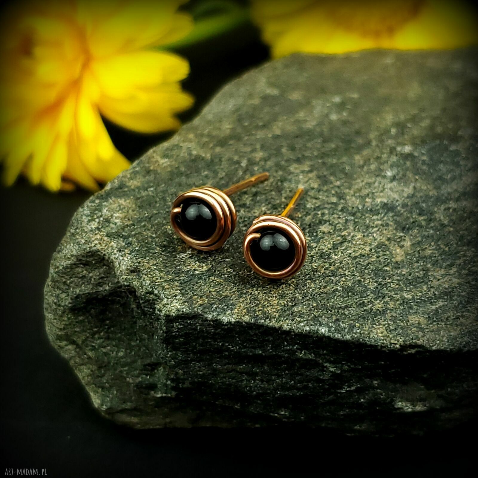 Kolczyki sztyfty z onyksu - miedziane wire wrapping, oksydowane