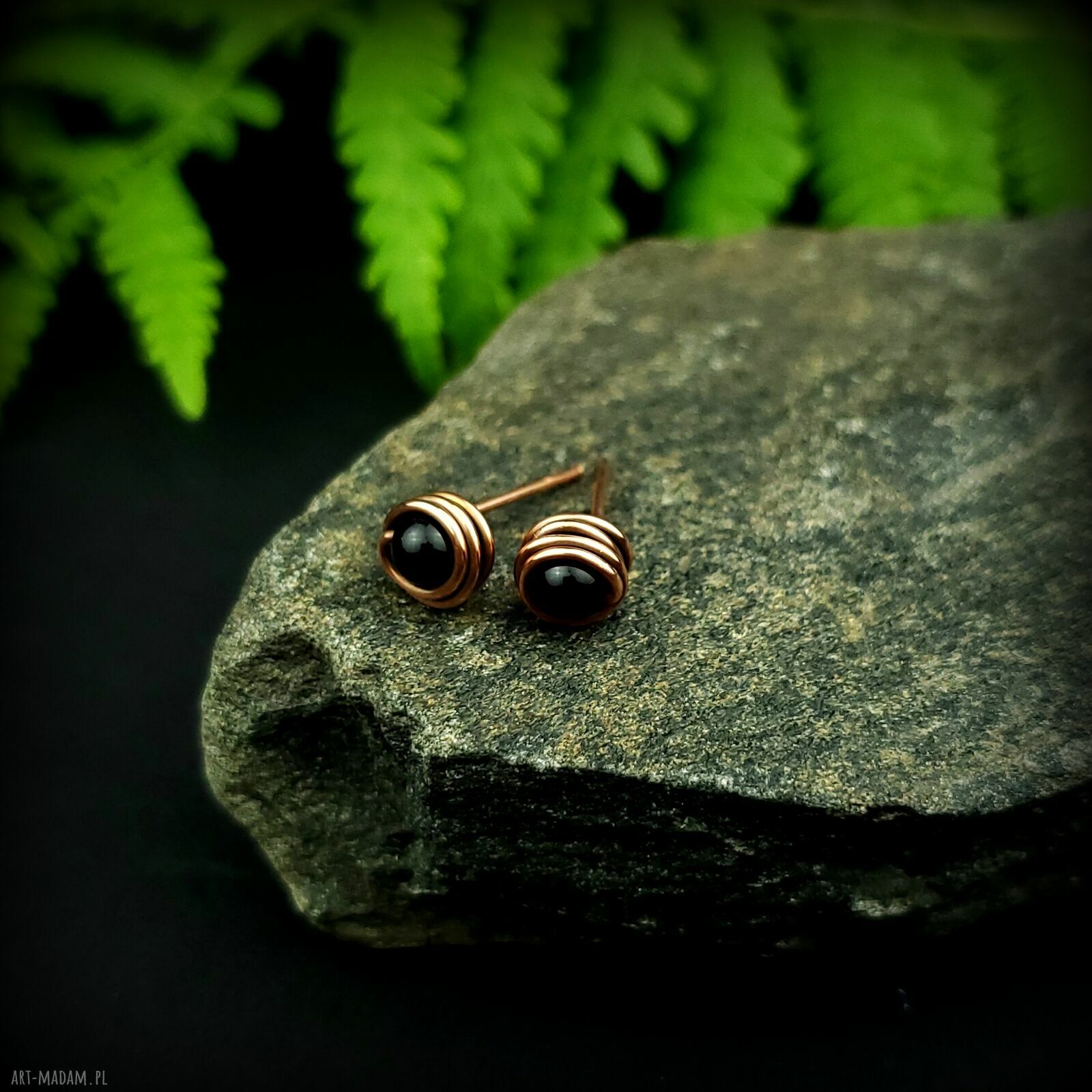 Kolczyki sztyfty z onyksu - miedziane wire wrapping, oksydowane