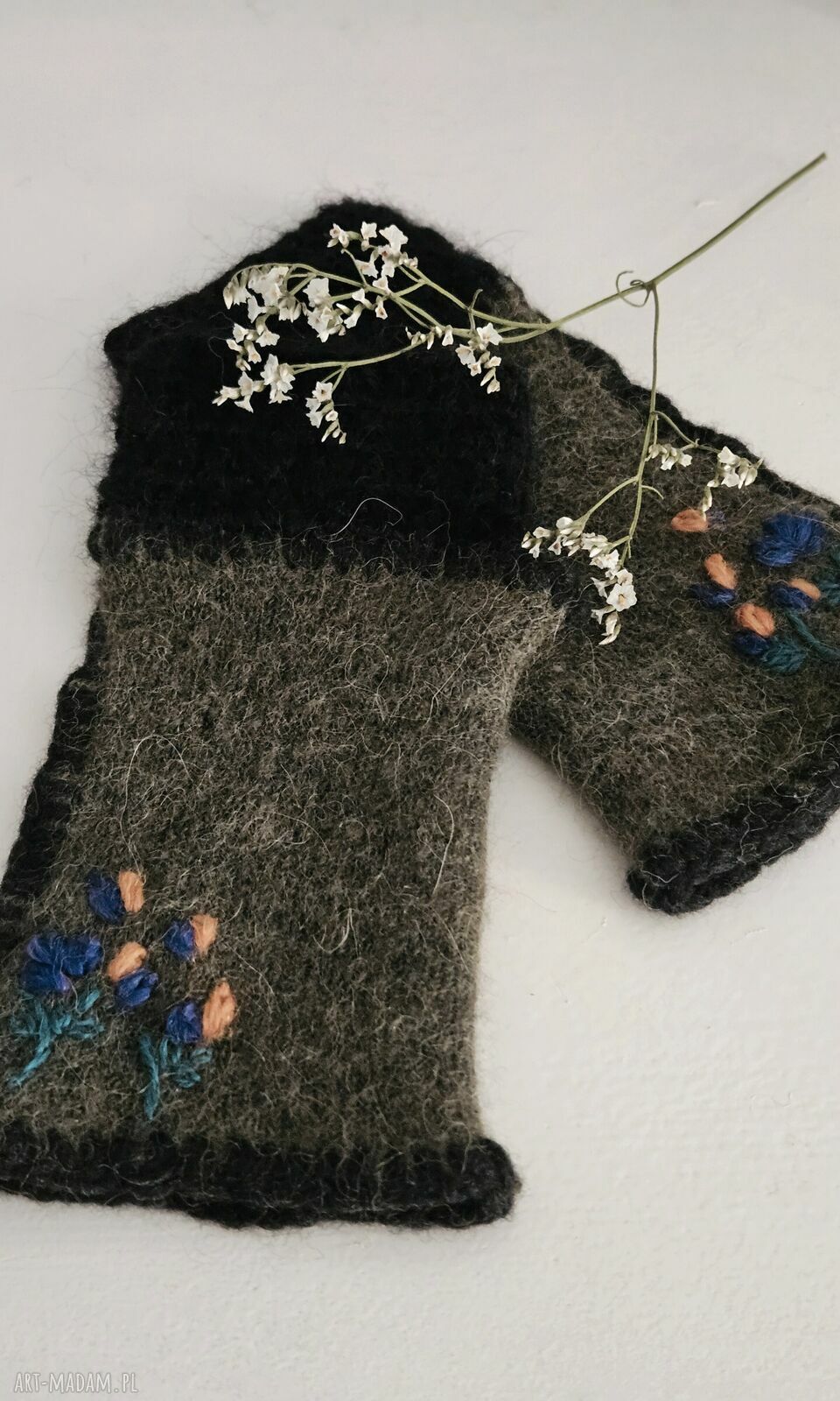 Rękawiczki mitenki szydełkiem The Wool Art ocieplacze na dłonie M L
