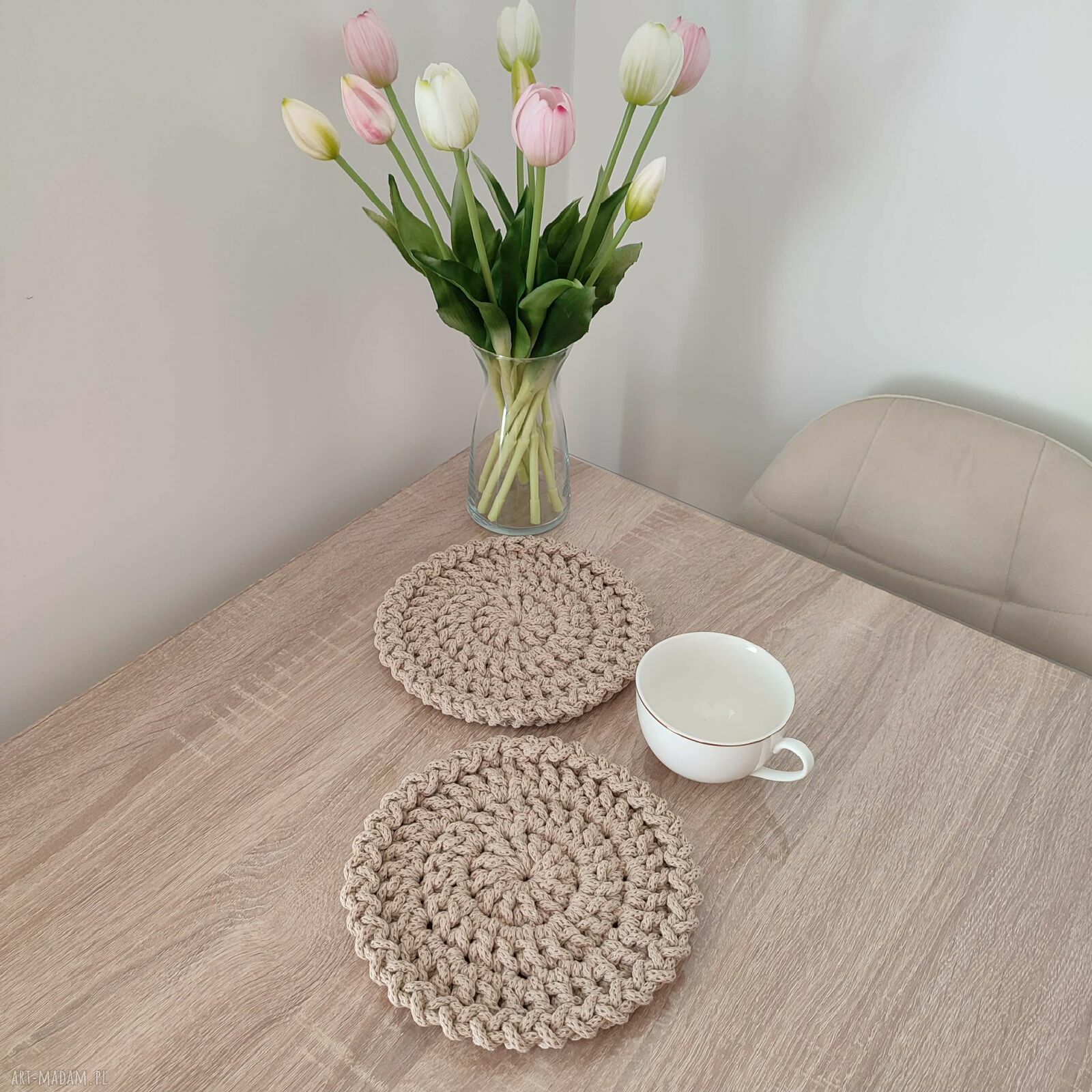 Podkładka szydełkowa pod kubki ze sznurka, okrągła 20 cm