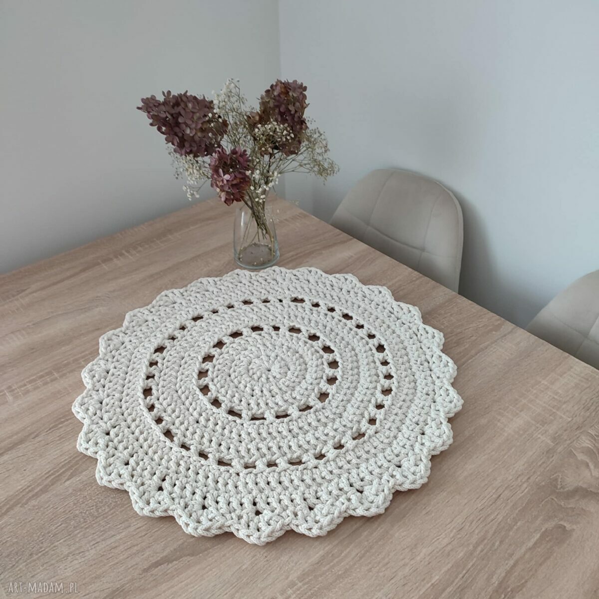 Podkładka szydełkowa na stolik 55 cm ze sznurka (boho)