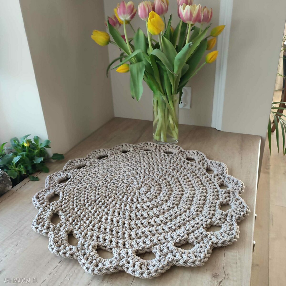 Podkładka szydełkowa na stolik kawowy 50 cm