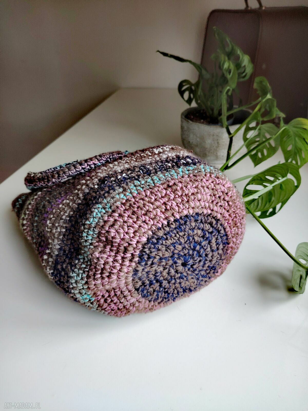 Szydełkowa torba na ramię z włóczki z recyklingu