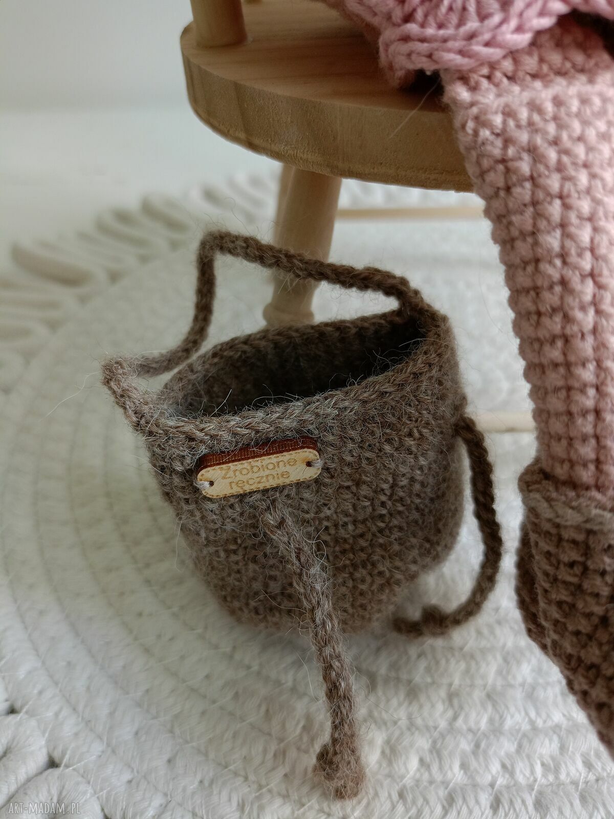 Szydełkowa lalka jasnoróżowa - prezent dla dziewczynki (ok. 30 cm)