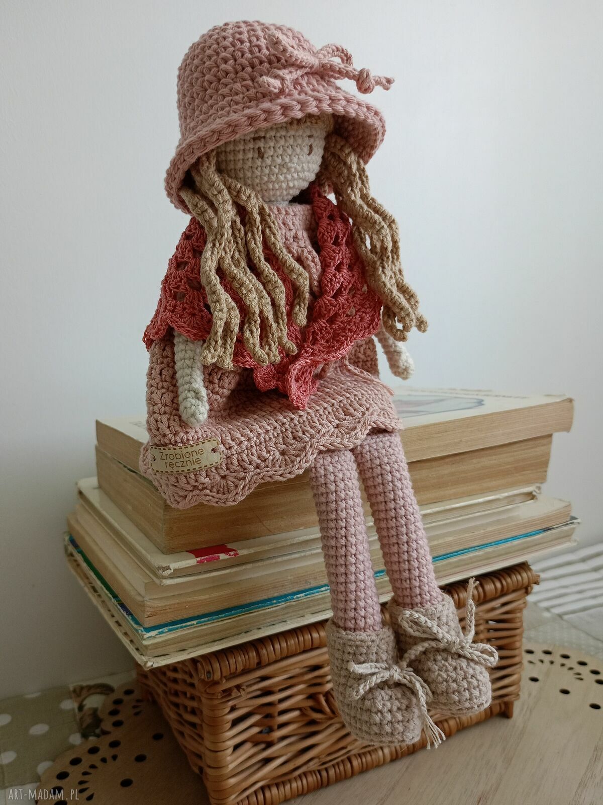 Szydełkowa lalka pudroworóżowa - prezent dla dziewczynki (handmade)