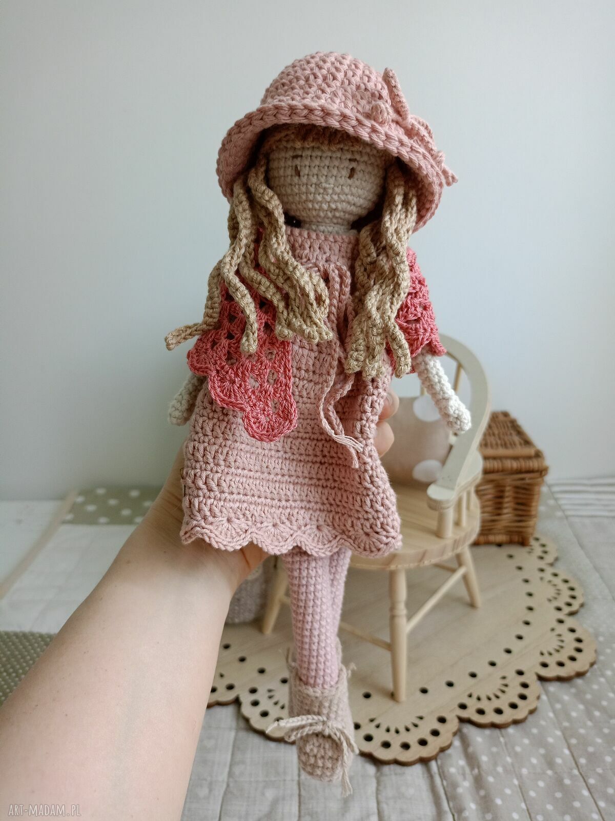 Szydełkowa lalka pudroworóżowa - prezent dla dziewczynki handmade