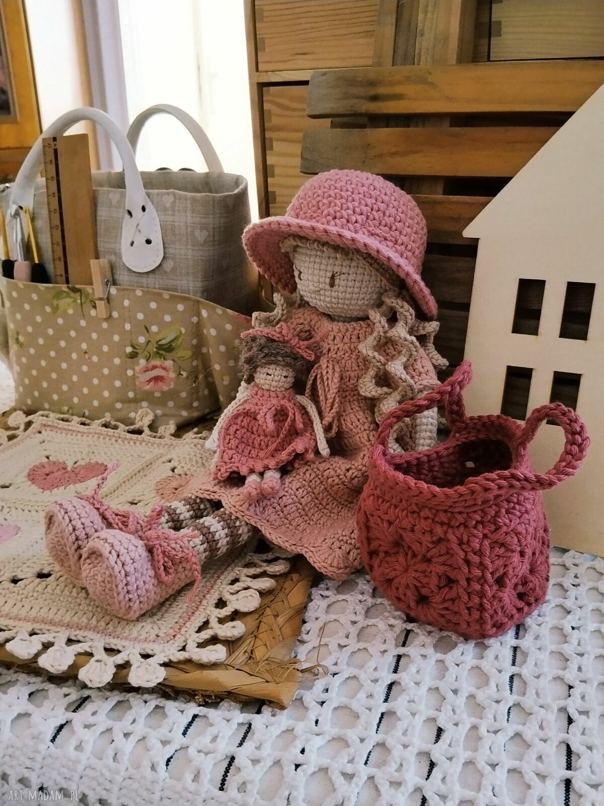 Szydełkowa lalka pastelowa na prezent - ok. 30 cm