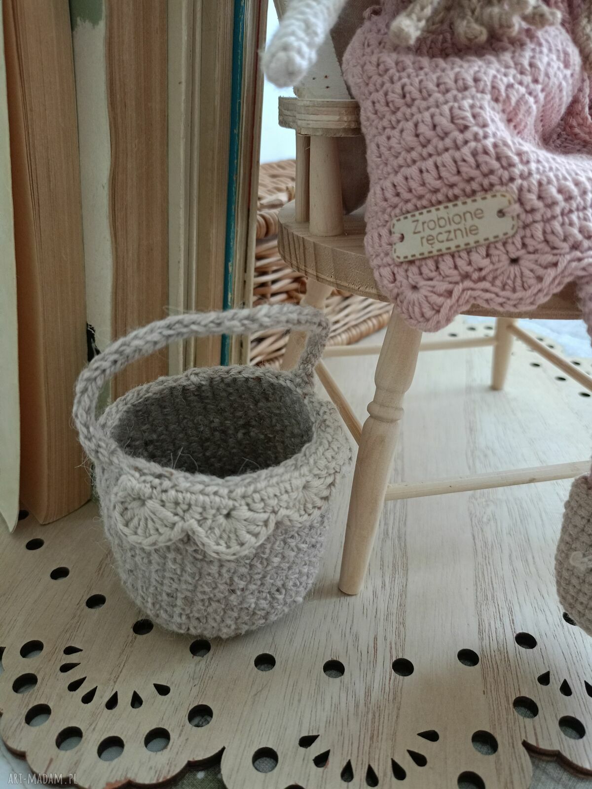 Szydełkowa lalka pudroworóżowa - prezent dla dziewczynki (handmade)