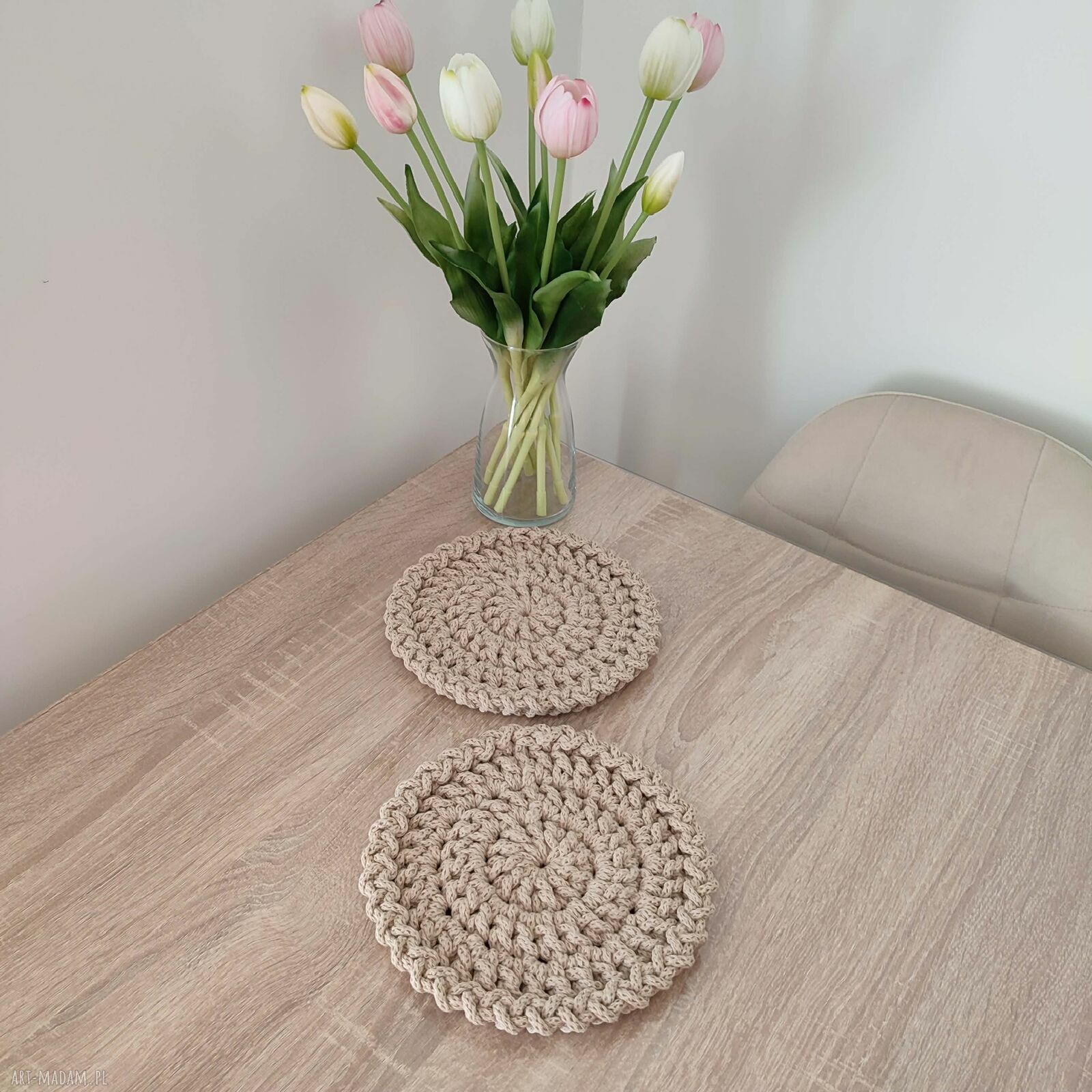 Podkładka szydełkowa pod kubki ze sznurka, okrągła 20 cm