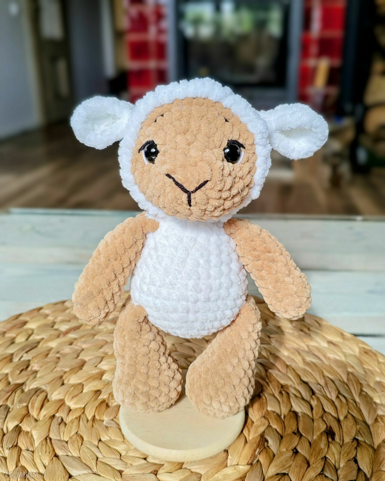 Szydełkowa owieczka handmade - urocza maskotka owca dla dzieci
