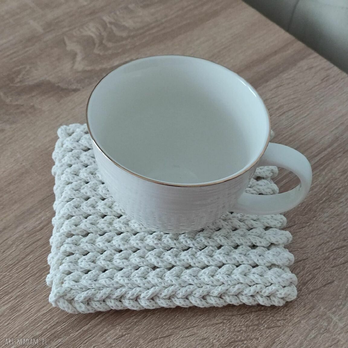 Podkładka szydełkowa pod kubek 16x16 cm - ręcznie robiona ze sznurka bawełnianego