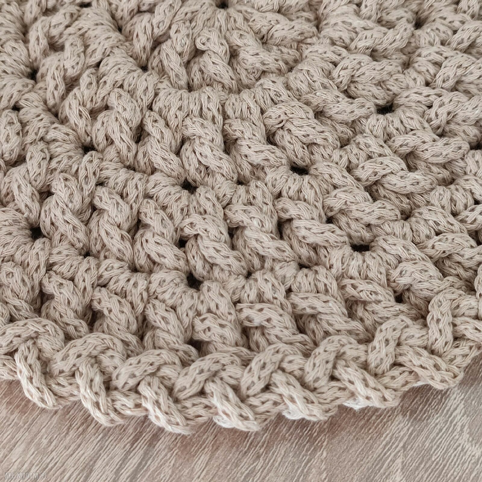 Podkładka szydełkowa okrągła ze sznurka bawełnianego 26 cm