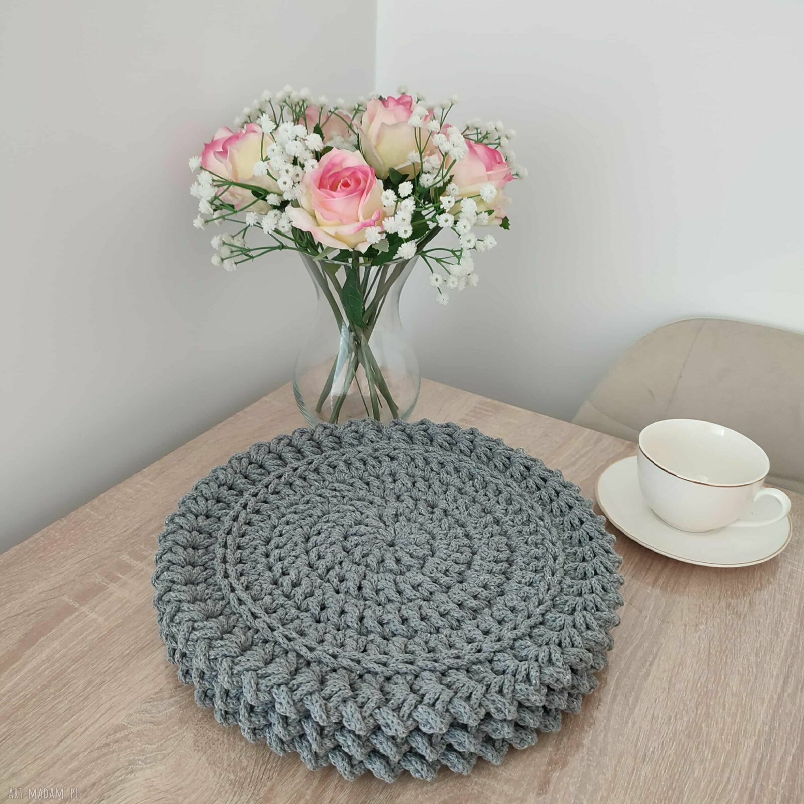 Okrągła podkładka szydełkowa 32 cm ze sznurka bawełnianego