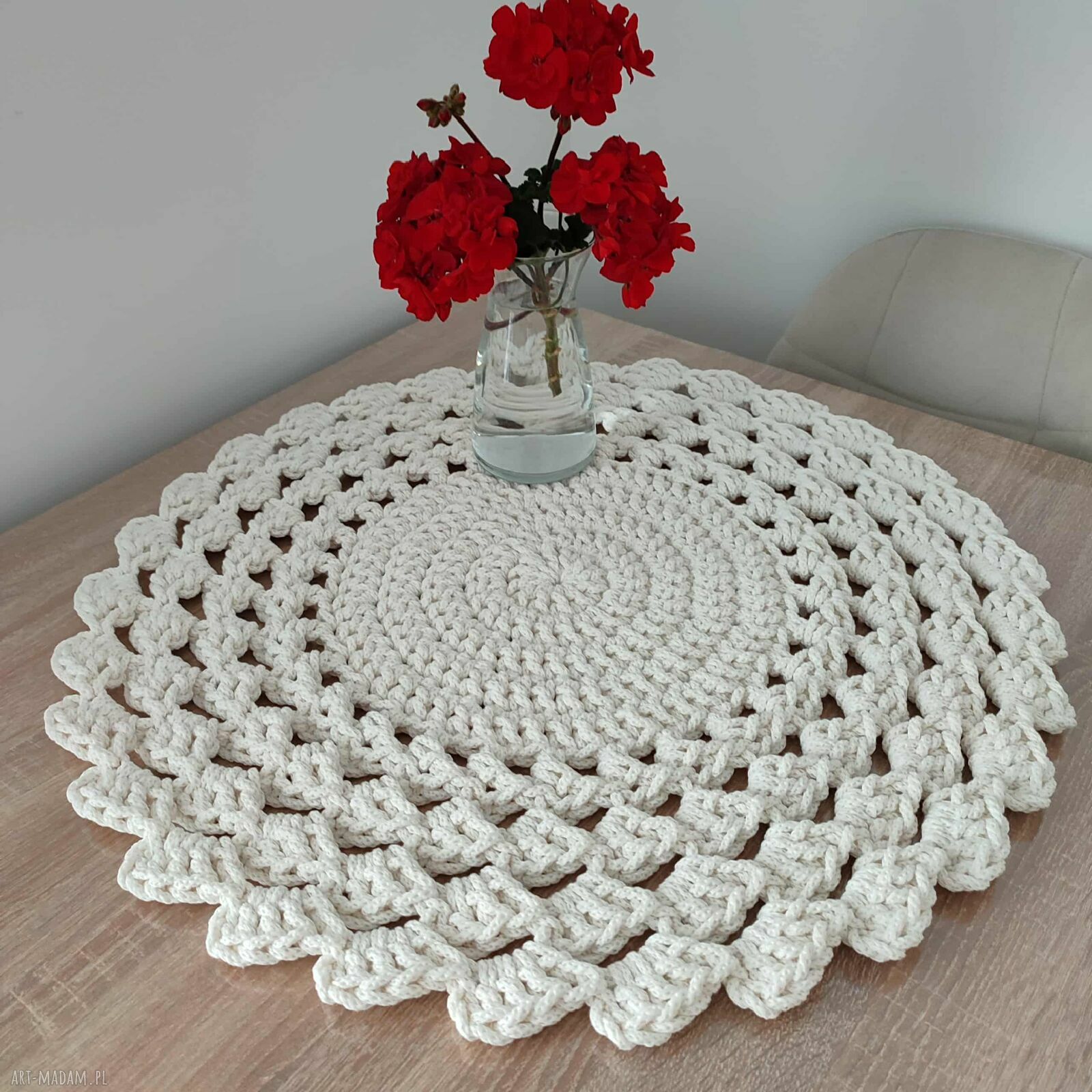 Podkładka szydełkowa ze sznurka 60 cm na stolik kawowy