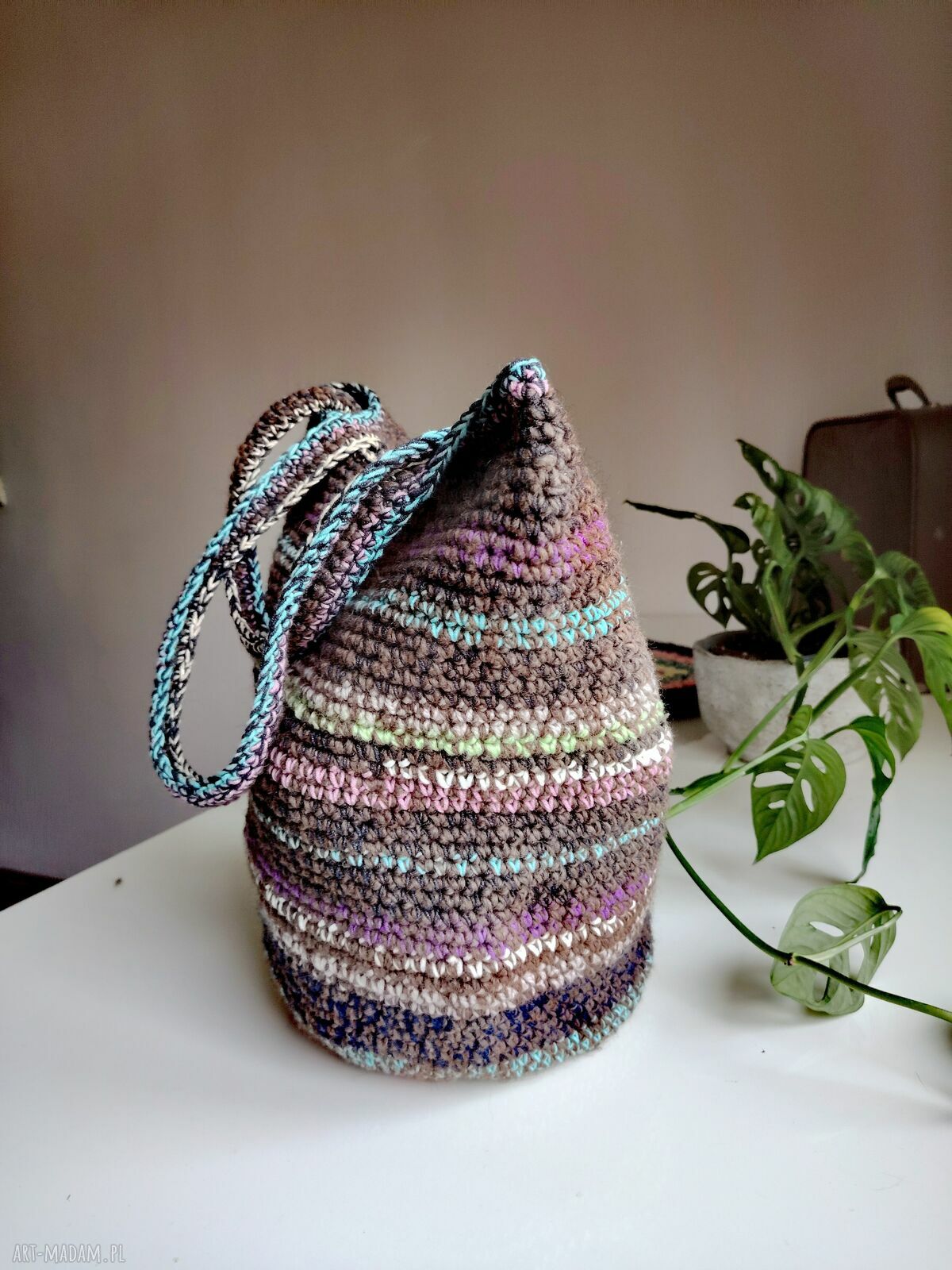Szydełkowa torba na ramię z włóczki z recyklingu