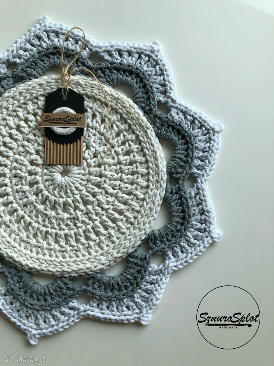 Wielokolorowa szydełkowa podkładka z bawełnianego sznurka - boho na stół