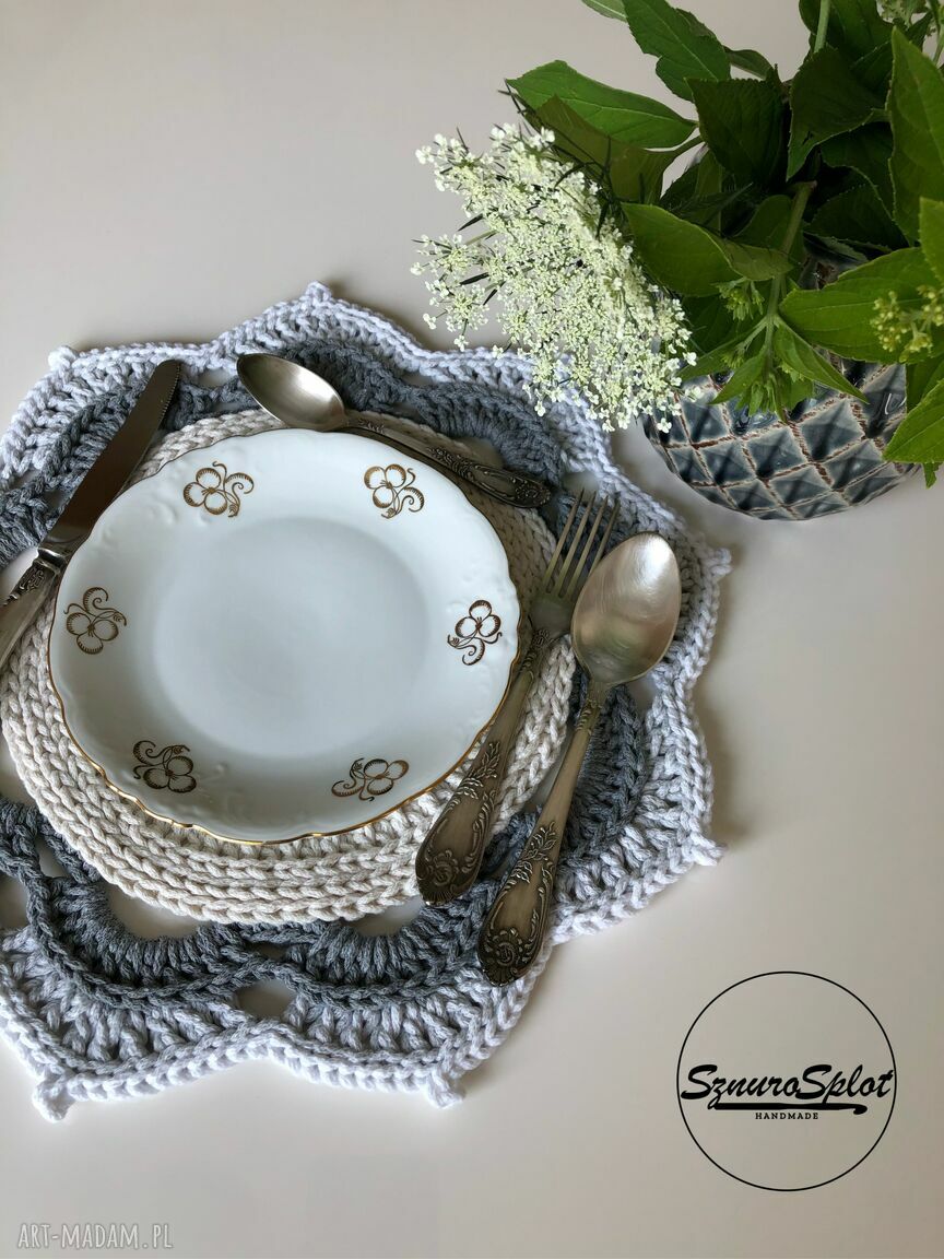 Wielokolorowa szydełkowa podkładka z bawełnianego sznurka - boho na stół