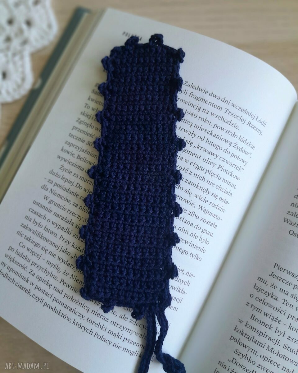 Kolorowa szydełkowa zakładka do książki handmade z frędzlem