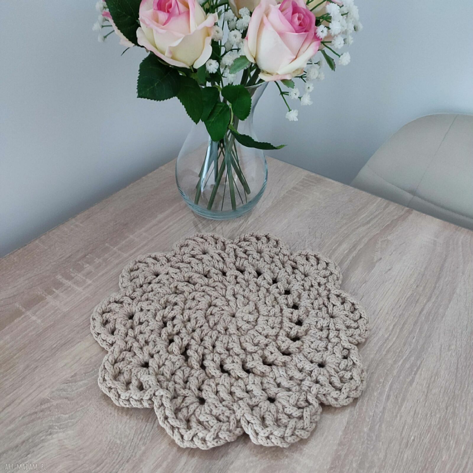 Podkładka szydełkowa pod kubki ze sznurka bawełnianego 27 cm