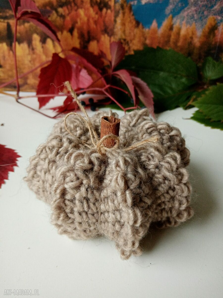 Szydełkowa dynia fantazyjna z cynamonowym ogonkiem - dekoracja handmade