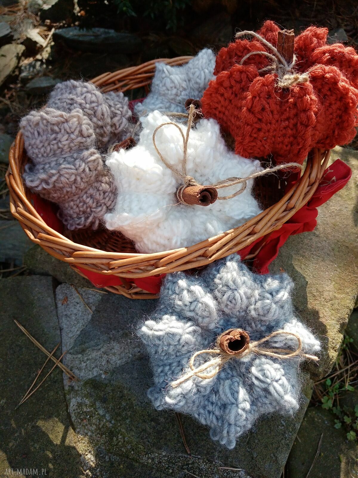 Szydełkowa dynia fantazyjna z cynamonowym ogonkiem - dekoracja handmade
