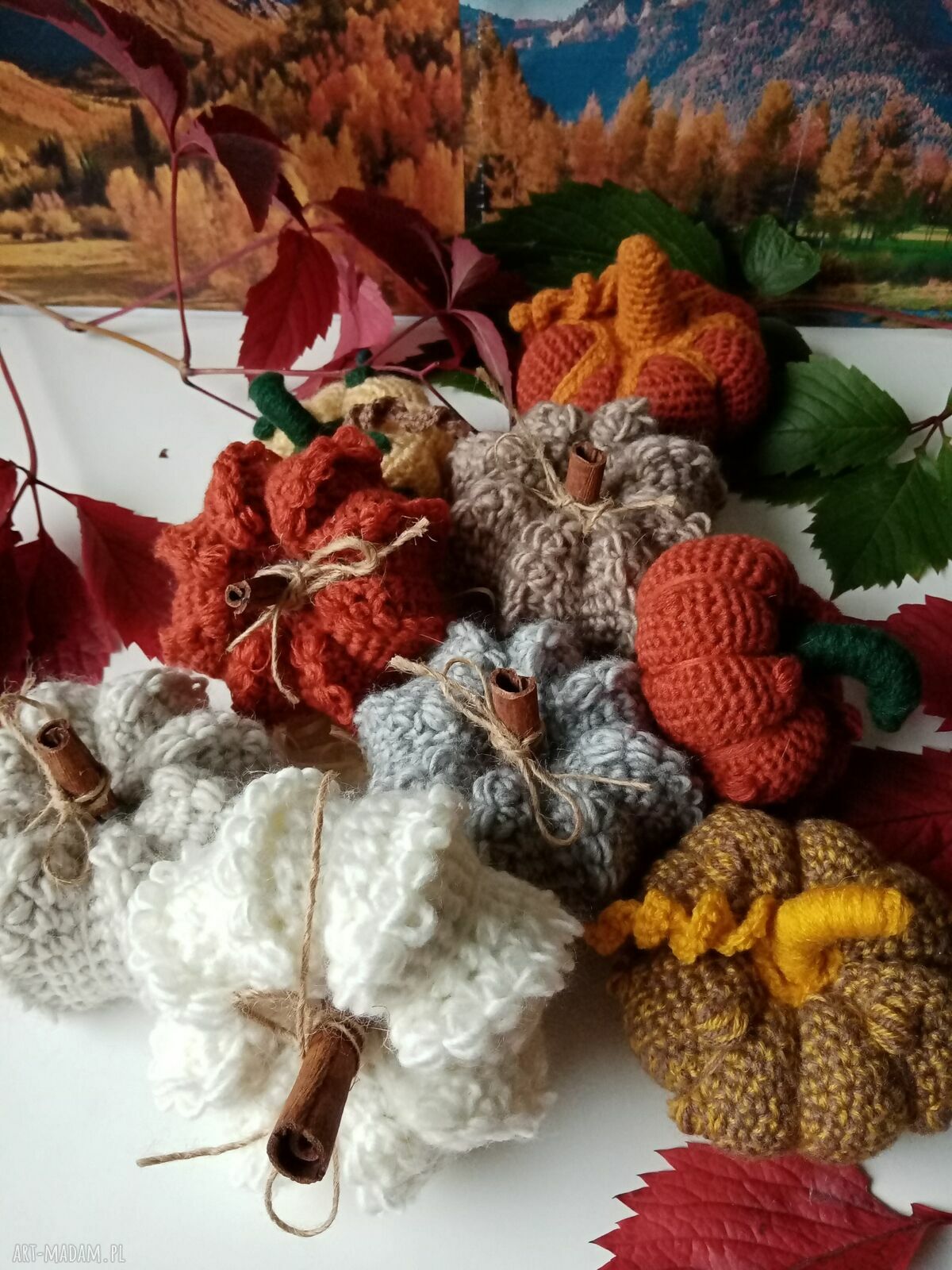 Szydełkowa dynia fantazyjna z cynamonowym ogonkiem - dekoracja handmade