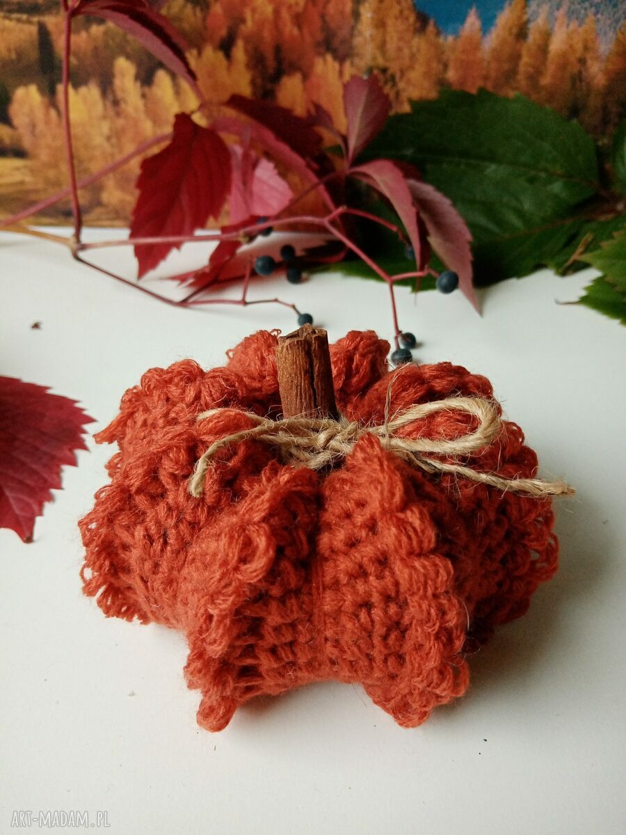 Szydełkowa dynia fantazyjna z cynamonowym ogonkiem - dekoracja handmade