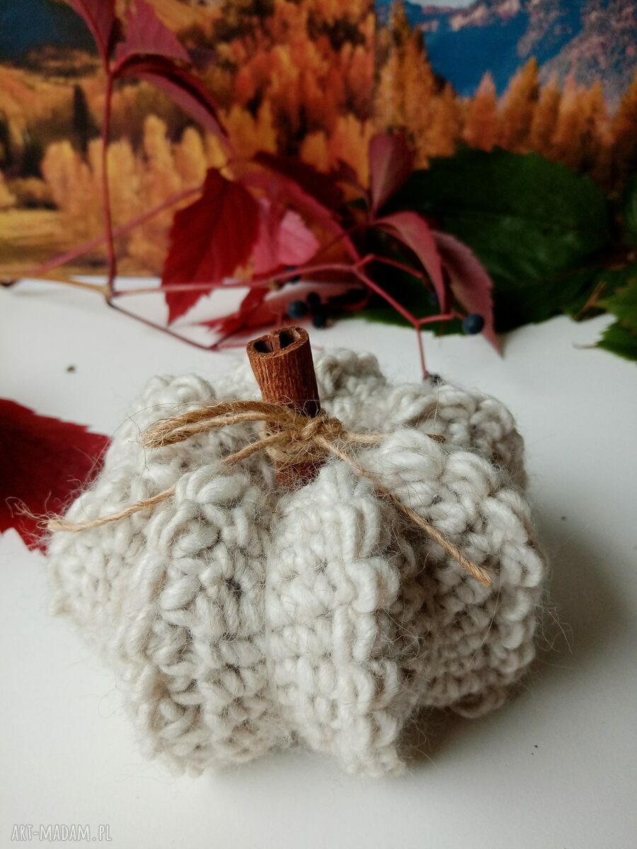 Szydełkowa dynia fantazyjna z cynamonowym ogonkiem - dekoracja handmade